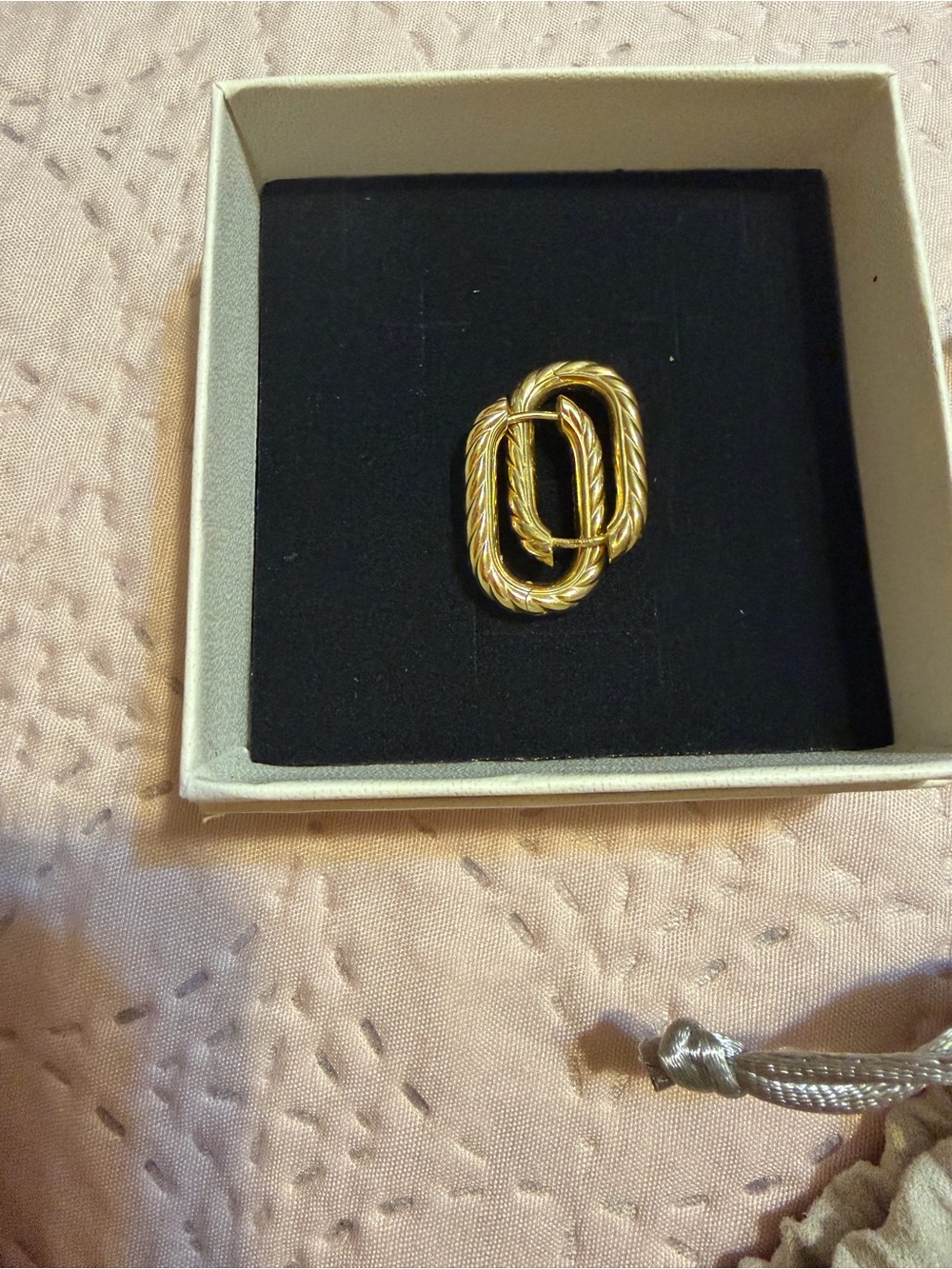 DY MADISON® CABLE HOOP EARRINGS
18K Yellow Gold, 24.3mm - Picture 6 of 7